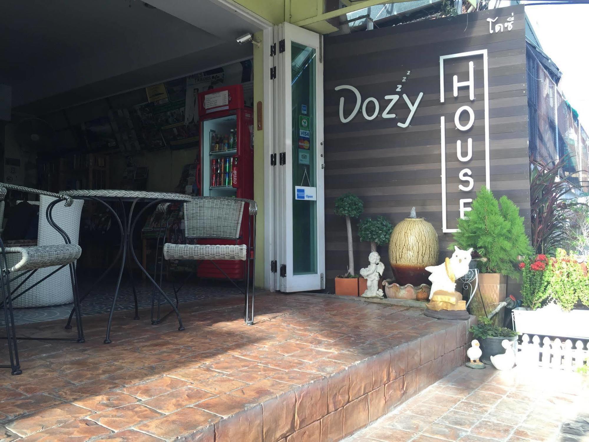 Dozy House Hotel Chiang Mai Bagian luar foto