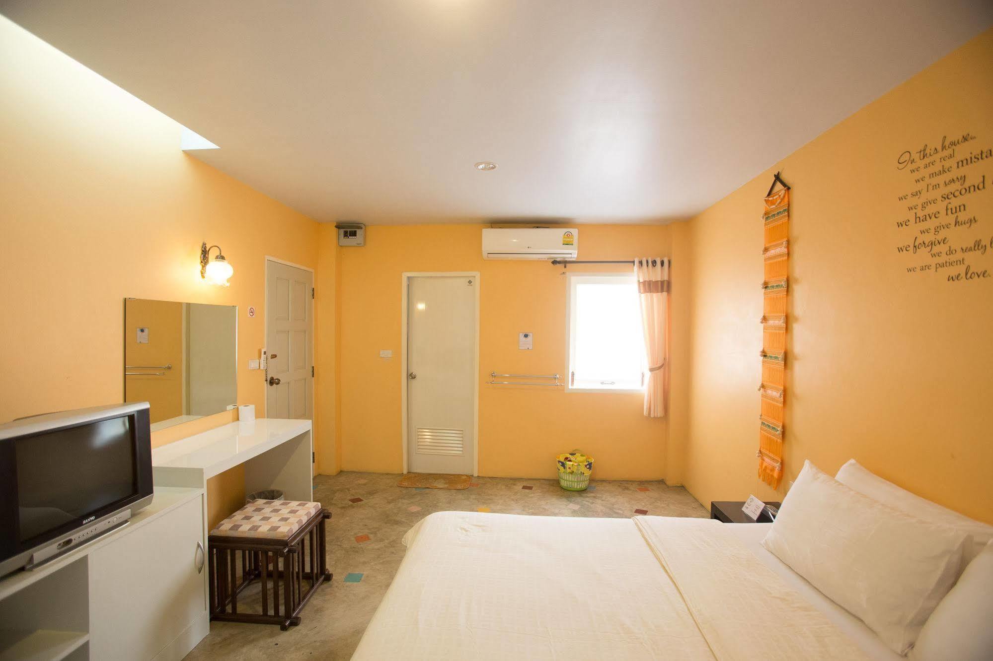 Dozy Lamoon House Hotel Chiang Mai Bagian luar foto